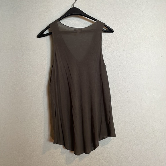 Dark olive green v-neck relaxed tank with twisted front hem detail. - Picture 2 of 3